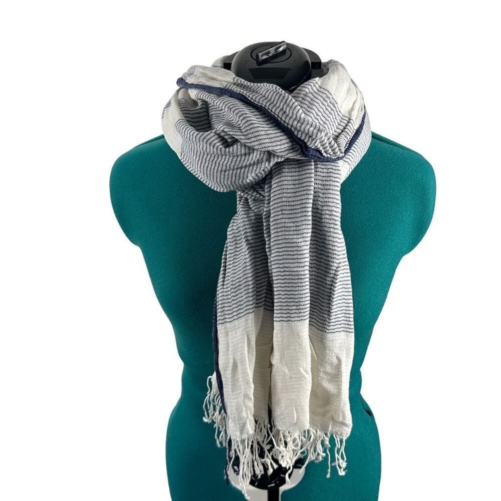 Gap blue and cream scarf